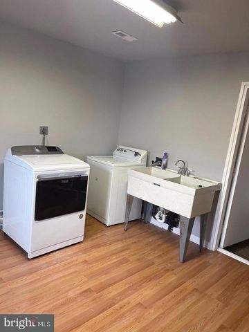 1100 N STERLING BLVD, Sterling, VA 20164