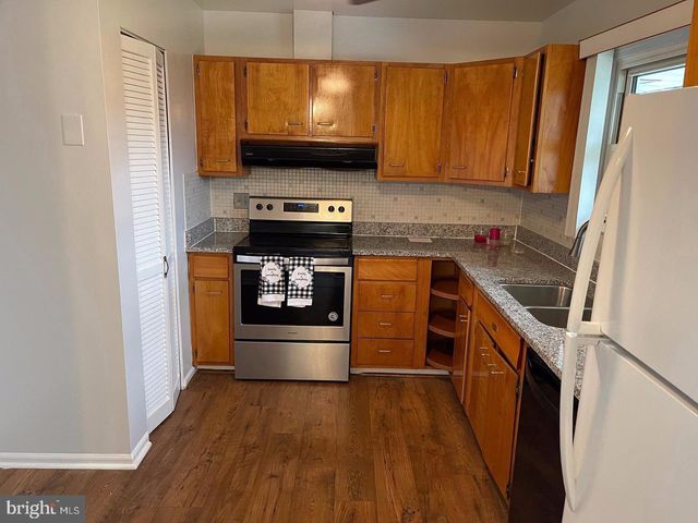 1100 N STERLING BLVD, Sterling, VA 20164
