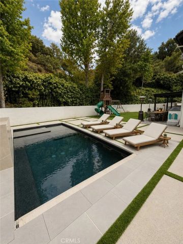 3217 Longridge, Sherman Oaks, CA 91423