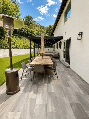 3217 Longridge, Sherman Oaks, CA 91423