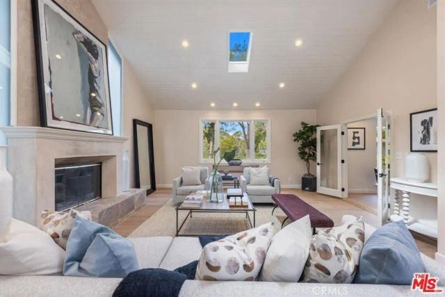 3217 Longridge, Sherman Oaks, CA 91423
