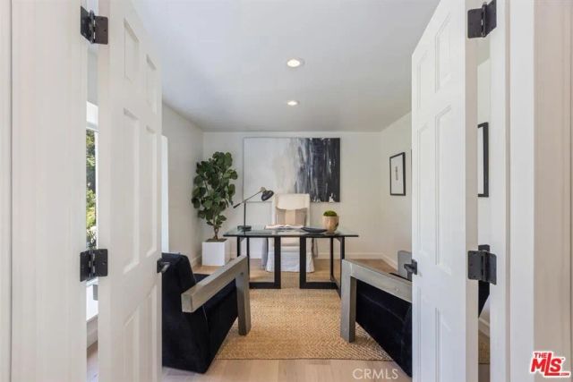 3217 Longridge, Sherman Oaks, CA 91423