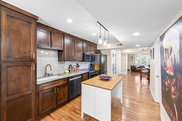 3311 Gillham Road 2N, Kansas City, MO 64109