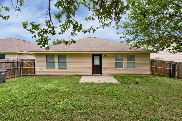 829 Santa Rosa Drive, Fort Worth, TX 76052