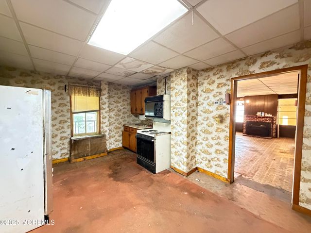 21 Lafayette Place, Freehold, NJ 07728