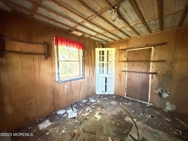 21 Lafayette Place, Freehold, NJ 07728