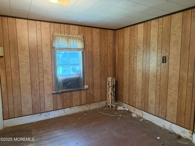 21 Lafayette Place, Freehold, NJ 07728