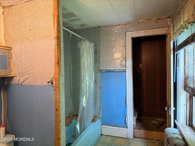 21 Lafayette Place, Freehold, NJ 07728