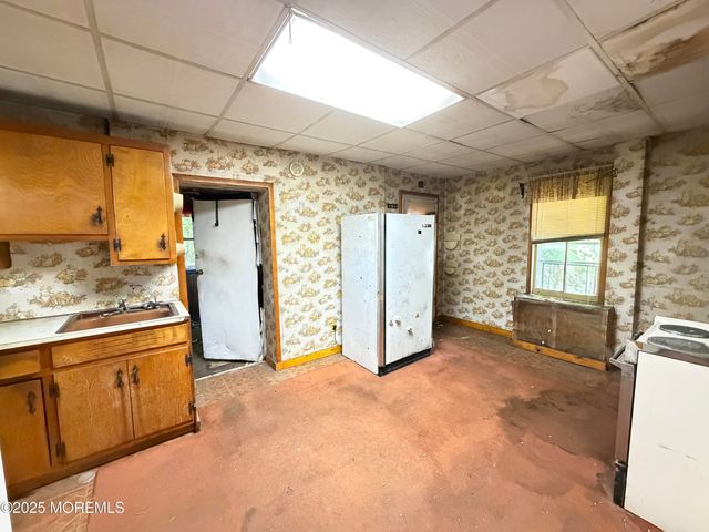 21 Lafayette Place, Freehold, NJ 07728