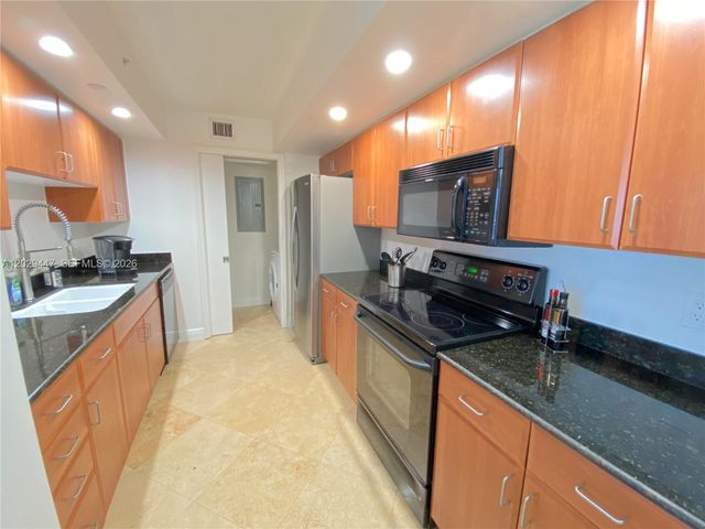 6917 Collins Ave 1422, Miami Beach, FL 33141