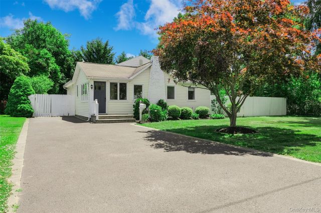 5 Roosevelt Boulevard, East Patchogue, NY 11772