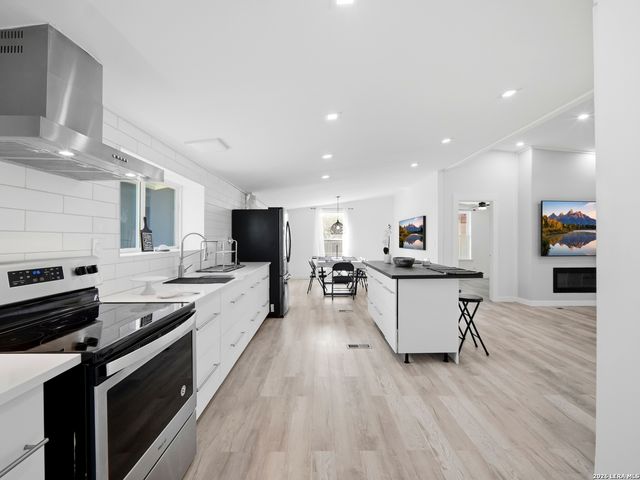 19320 Leal St, San Antonio, TX 78221