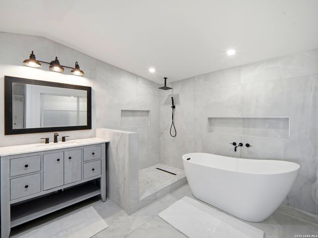 19320 Leal St, San Antonio, TX 78221