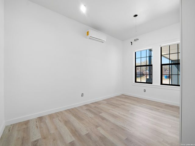 19320 Leal St, San Antonio, TX 78221