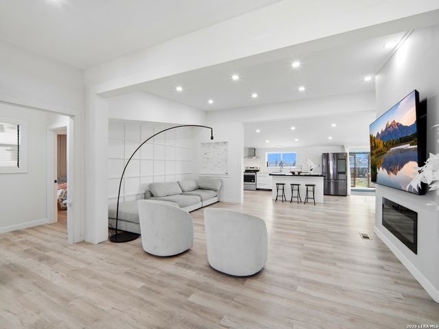 19320 Leal St, San Antonio, TX 78221