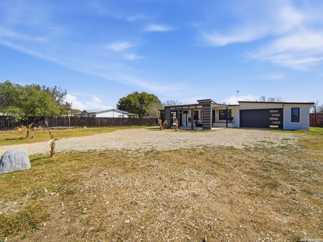 19320 Leal St, San Antonio, TX 78221