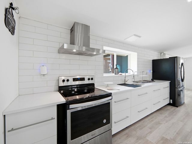 19320 Leal St, San Antonio, TX 78221