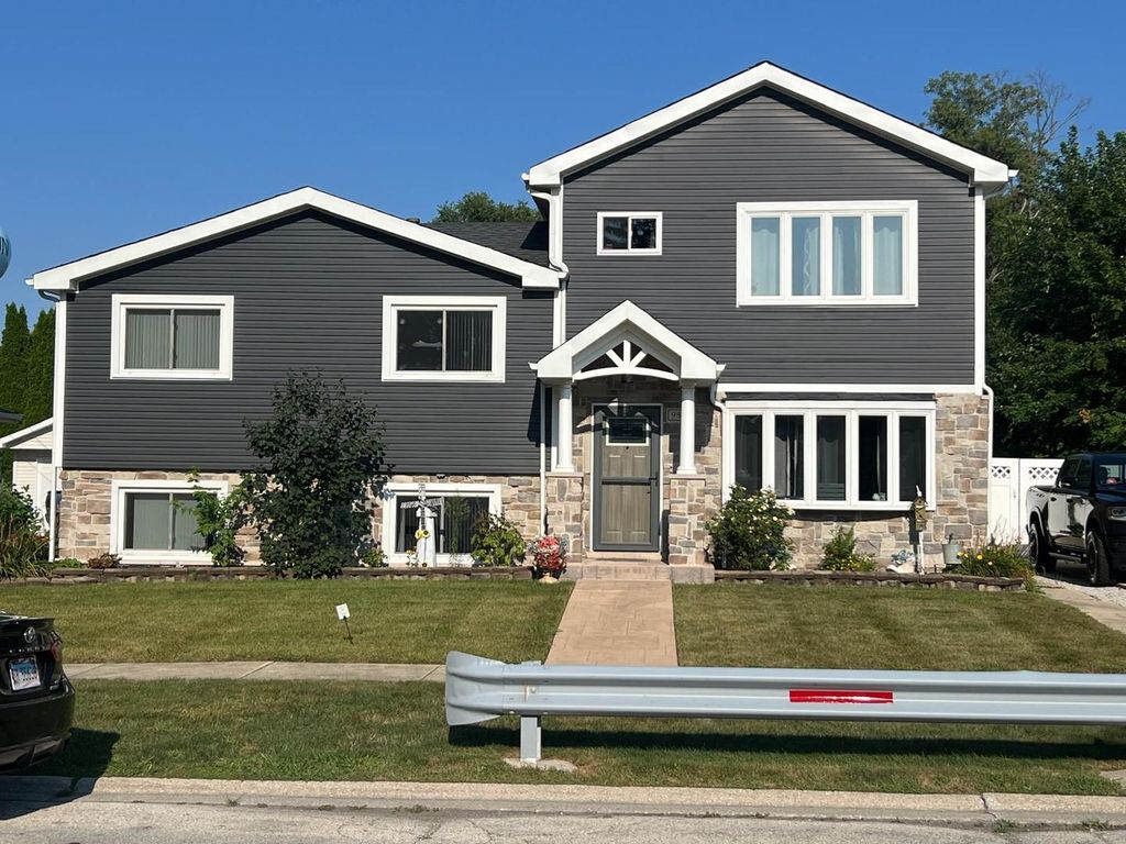 9833 Mansfield Avenue, Oak Lawn, IL 60453
