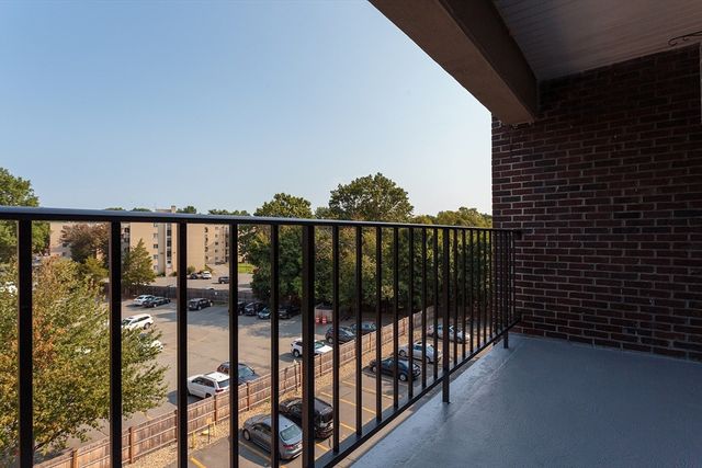 64 Main St 52B, Stoneham, MA 02180