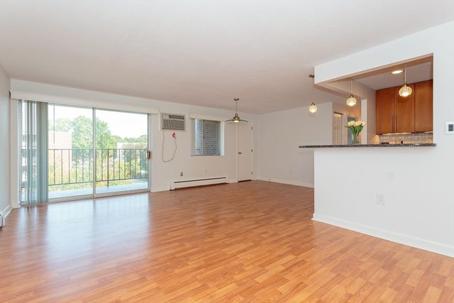 64 Main St 52B, Stoneham, MA 02180
