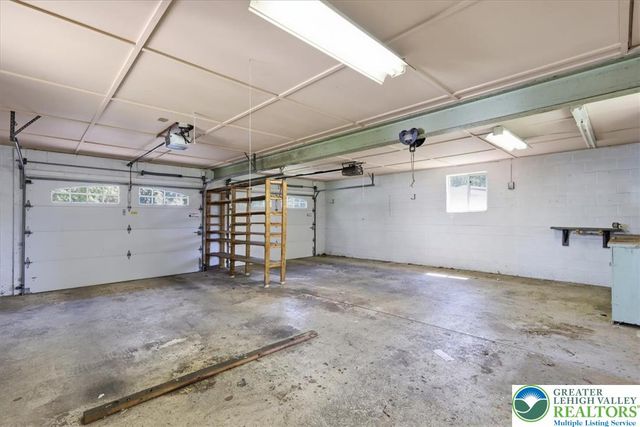 1235 Oakwood Drive, Hanover Twp, PA 18017