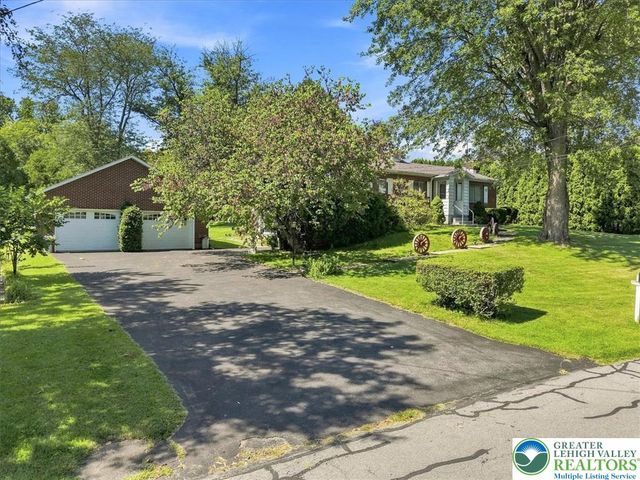 1235 Oakwood Drive, Hanover Twp, PA 18017