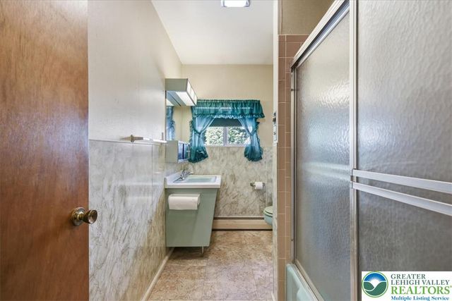 1235 Oakwood Drive, Hanover Twp, PA 18017