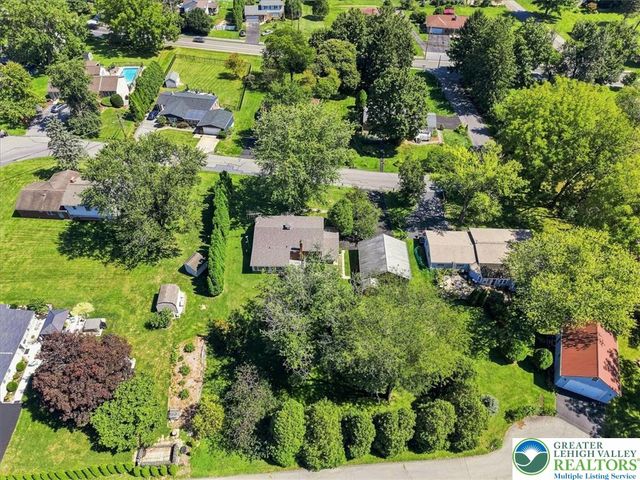 1235 Oakwood Drive, Hanover Twp, PA 18017