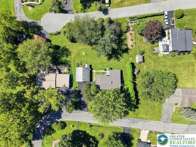 1235 Oakwood Drive, Hanover Twp, PA 18017