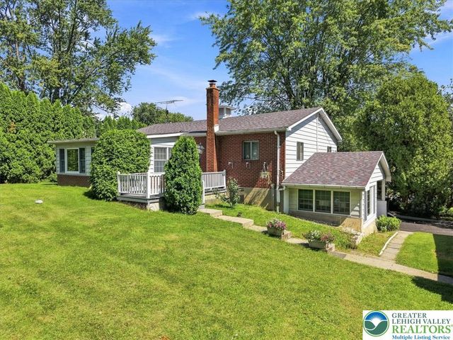 1235 Oakwood Drive, Hanover Twp, PA 18017
