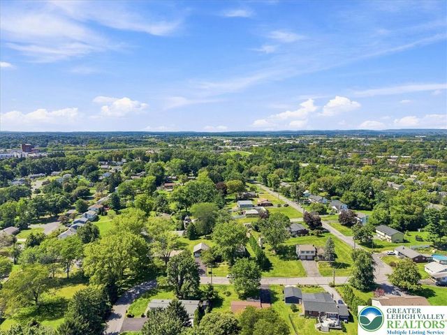 1235 Oakwood Drive, Hanover Twp, PA 18017