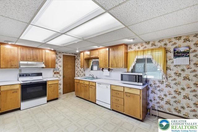 1235 Oakwood Drive, Hanover Twp, PA 18017