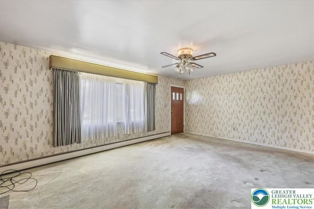 1235 Oakwood Drive, Hanover Twp, PA 18017