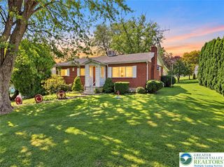 1235 Oakwood Drive, Hanover Twp, PA 18017
