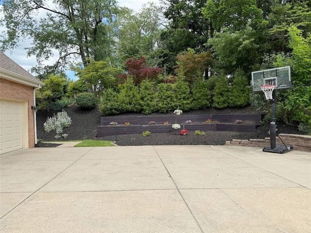 2501 Acorn Court, Franklin Park, PA 15090