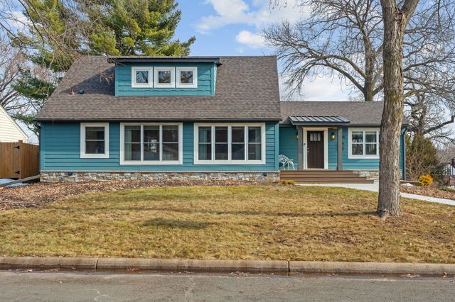 1108 Quebec Avenue N, Golden Valley, MN 55427