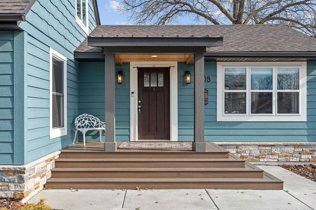 1108 Quebec Avenue N, Golden Valley, MN 55427