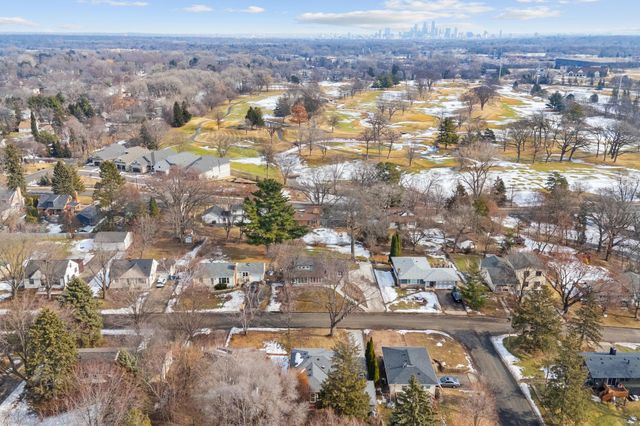 1108 Quebec Avenue N, Golden Valley, MN 55427