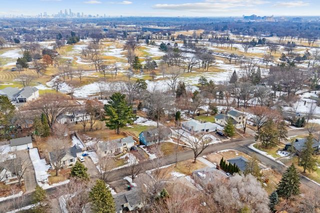 1108 Quebec Avenue N, Golden Valley, MN 55427