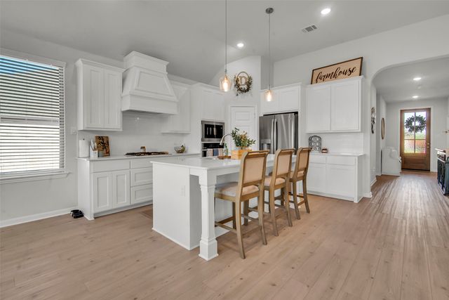 611 Metallic Tree Lane, Van Alstyne, TX 75495