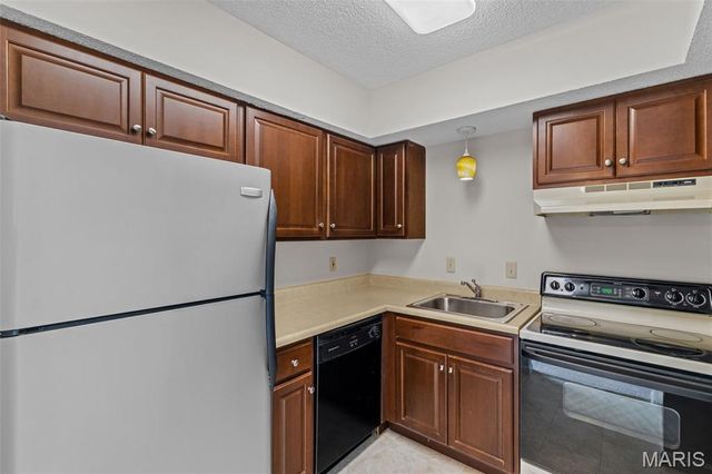8813 Wrenwood Lane, St Louis, MO 63144