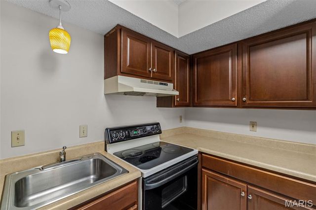 8813 Wrenwood Lane, St Louis, MO 63144