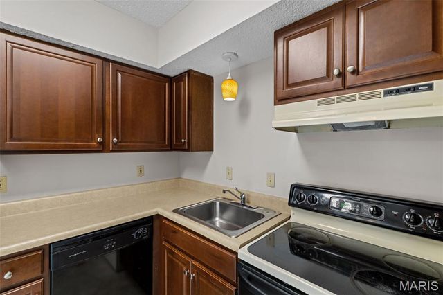 8813 Wrenwood Lane, St Louis, MO 63144