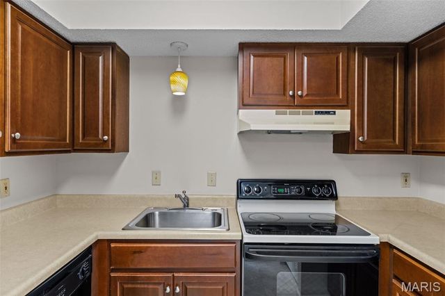 8813 Wrenwood Lane, St Louis, MO 63144