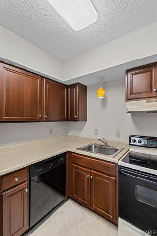 8813 Wrenwood Lane, St Louis, MO 63144