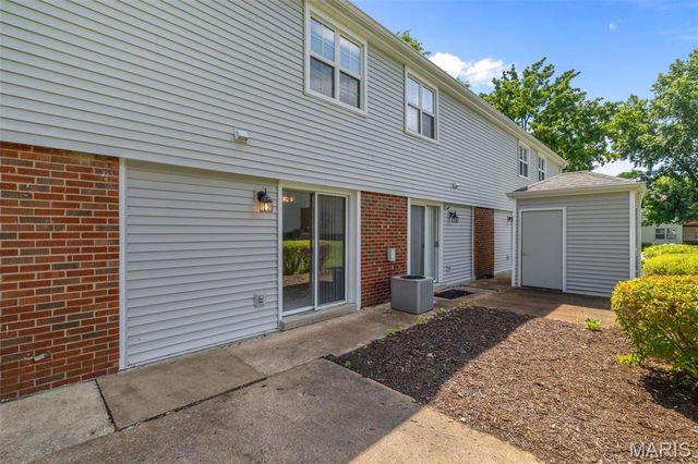 8813 Wrenwood Lane, St Louis, MO 63144