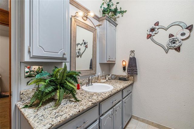 1611 N Orchard Terrace, Mustang, OK 73064