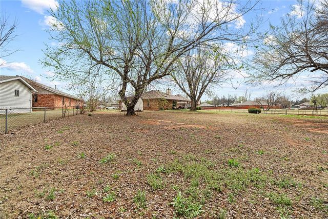 1611 N Orchard Terrace, Mustang, OK 73064