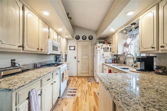 1611 N Orchard Terrace, Mustang, OK 73064