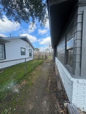 9113 Oak Knoll Lane, Houston, TX 77078